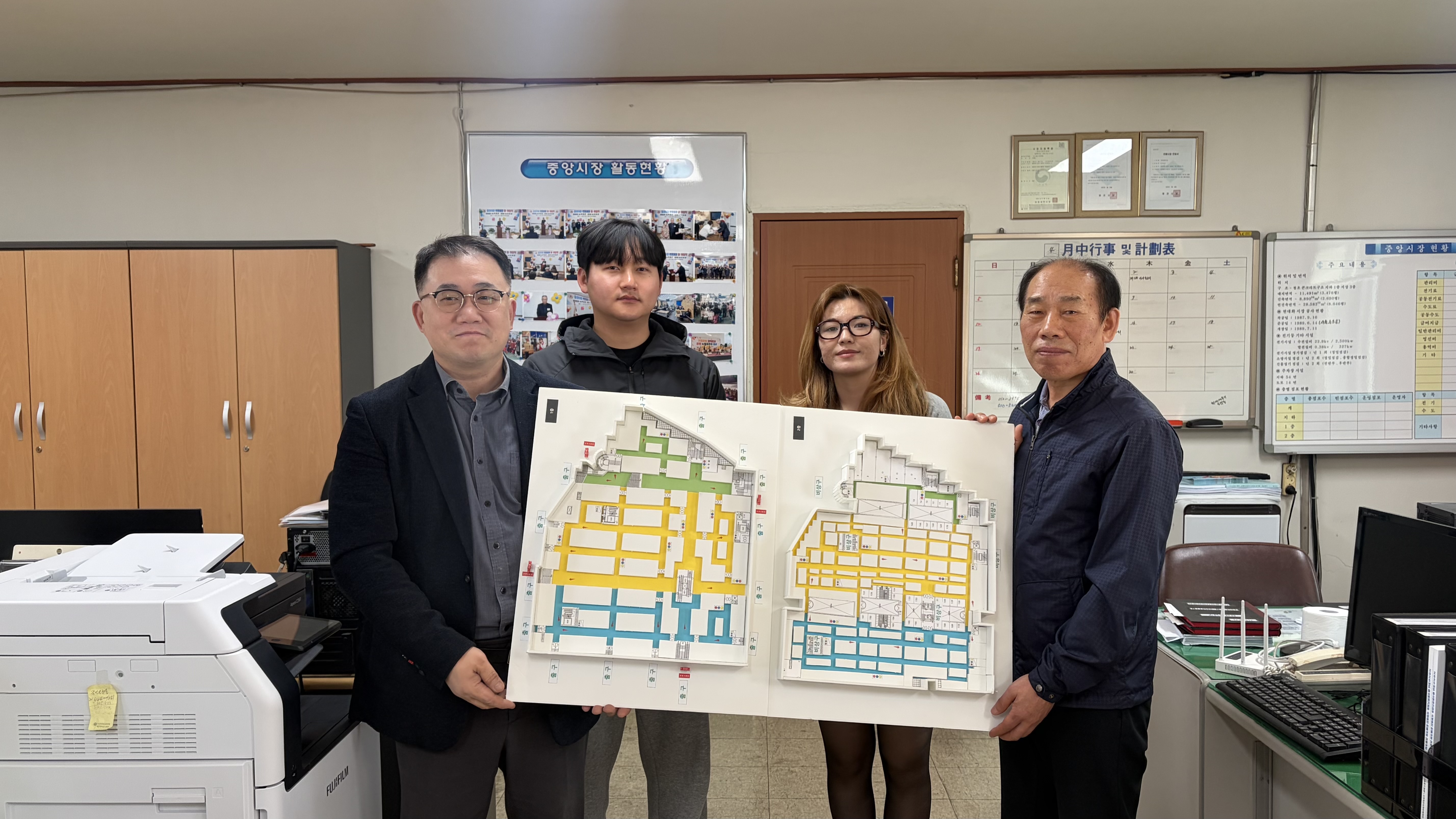 캡스톤디자인 작품 중앙시장 번영회에 기증